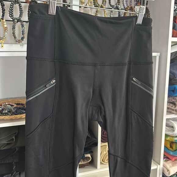 Lululemon Toasty Tech Tight II Black size 6 (small) $138 msrp - Picture 4 of 10